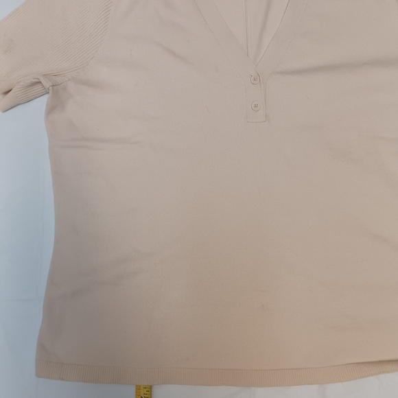 Women Cabi Campus Cream V-Neck Short Sleeve Top - Picture 6 of 13